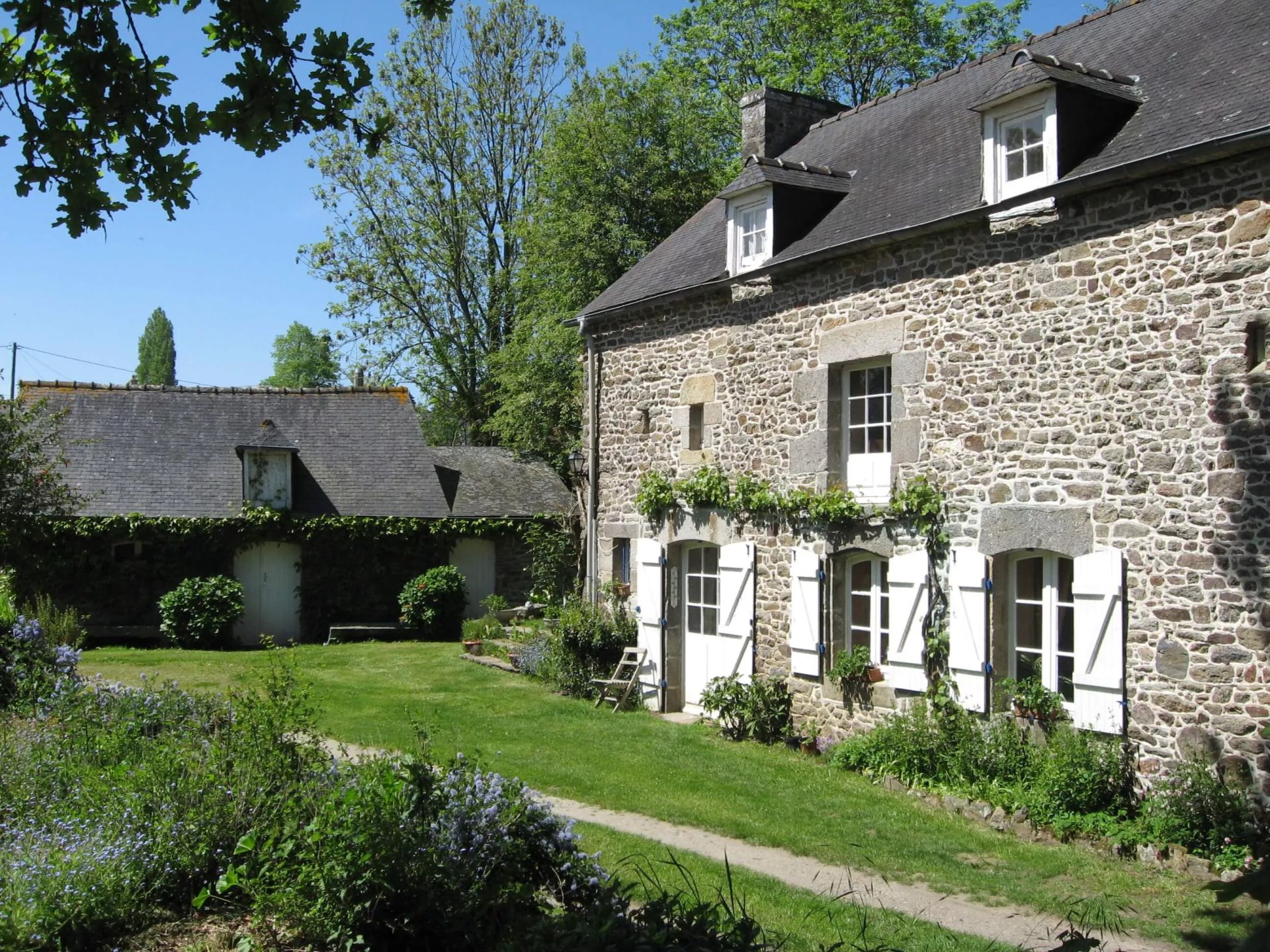 Maison en pierres avec terrain proche Dinan