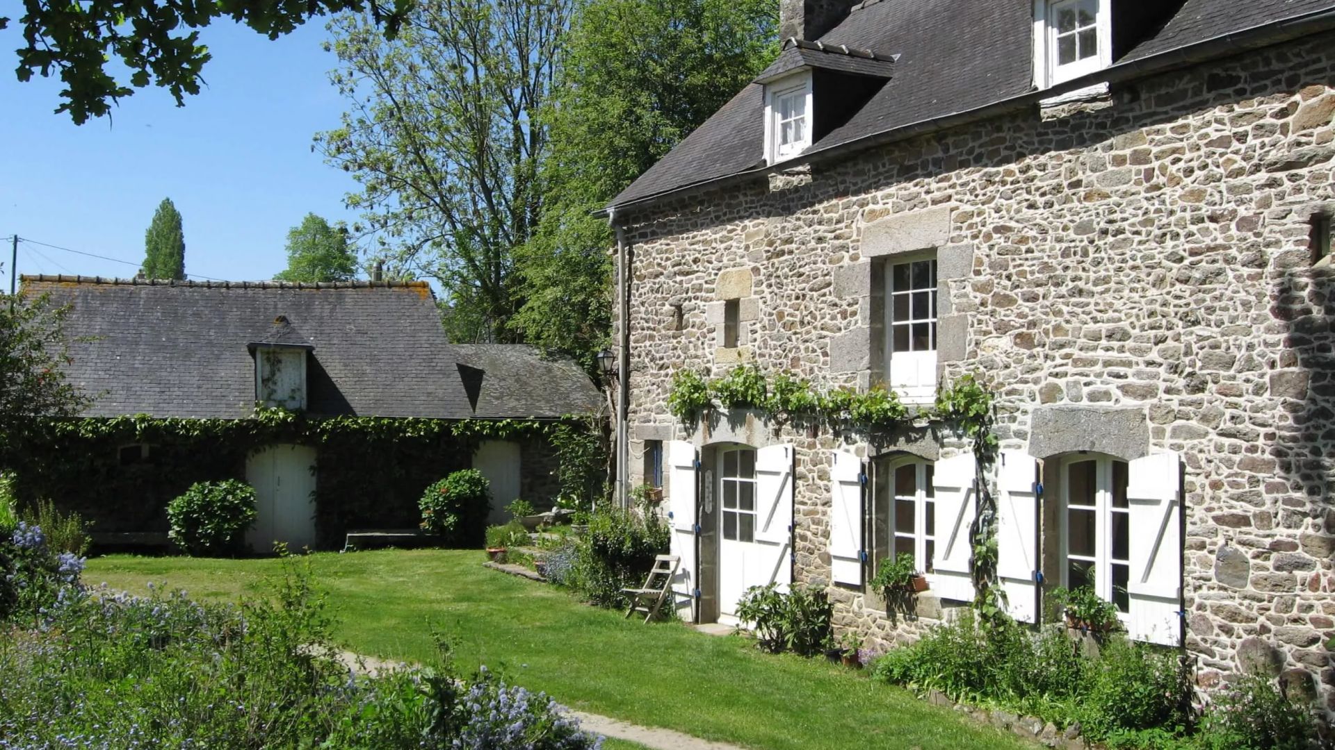Maison en pierres avec terrain proche Dinan