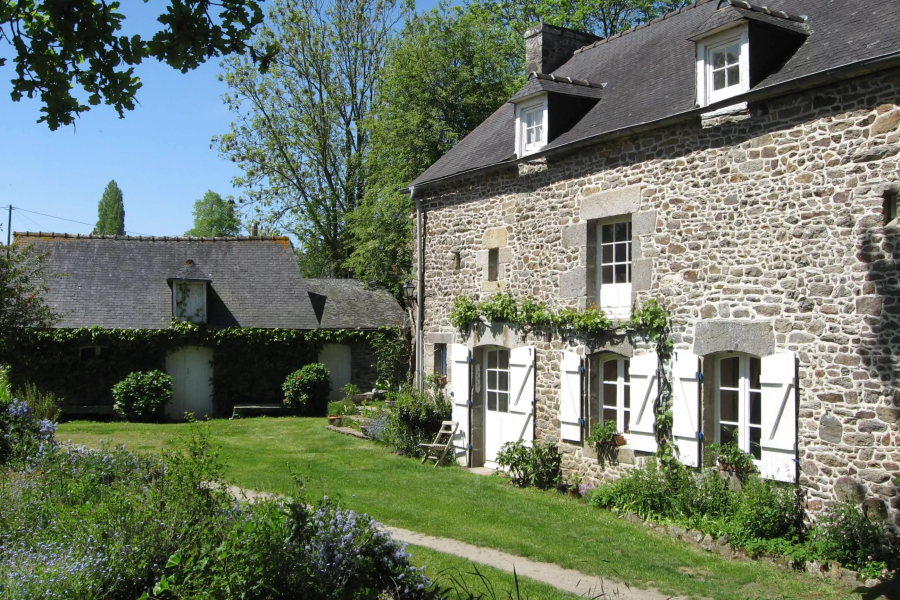 Maison en pierres avec terrain proche Dinan