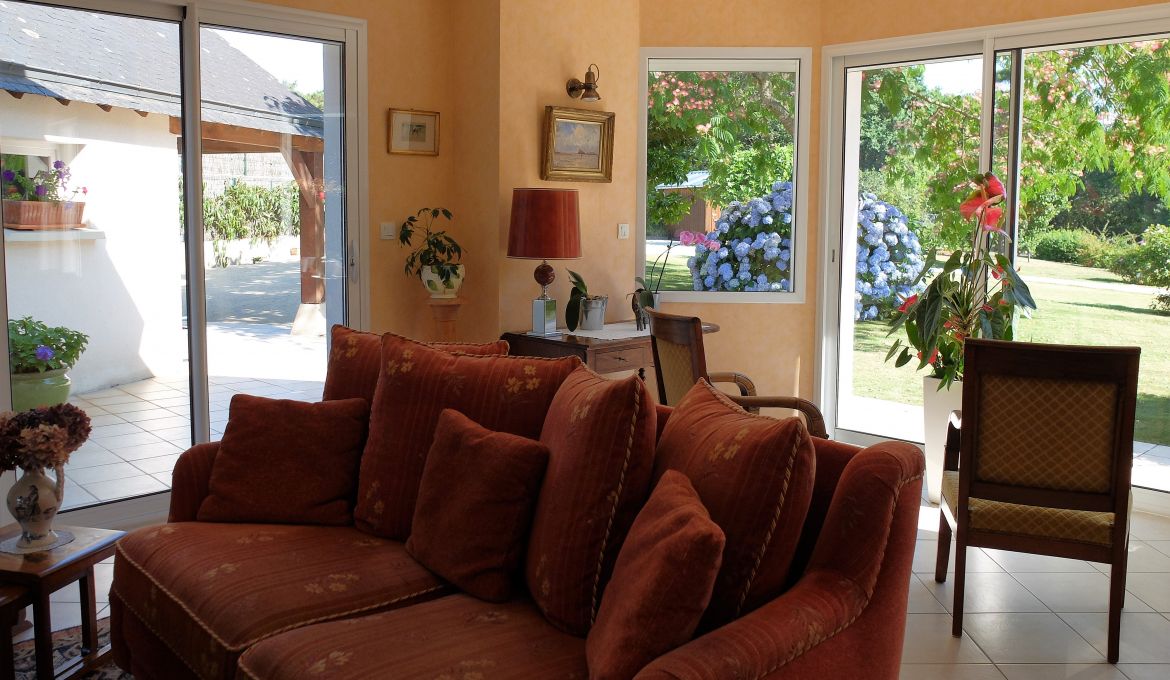 MAISON LA TRINITÉ SUR MER PROCHE PORT ET COMMERCES PIERRES ET MER