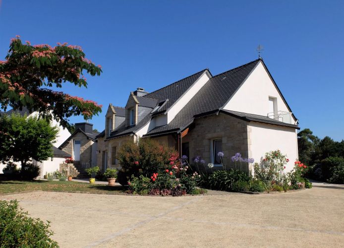 MAISON LA TRINITÉ SUR MER PROCHE PORT ET COMMERCES PIERRES ET MER