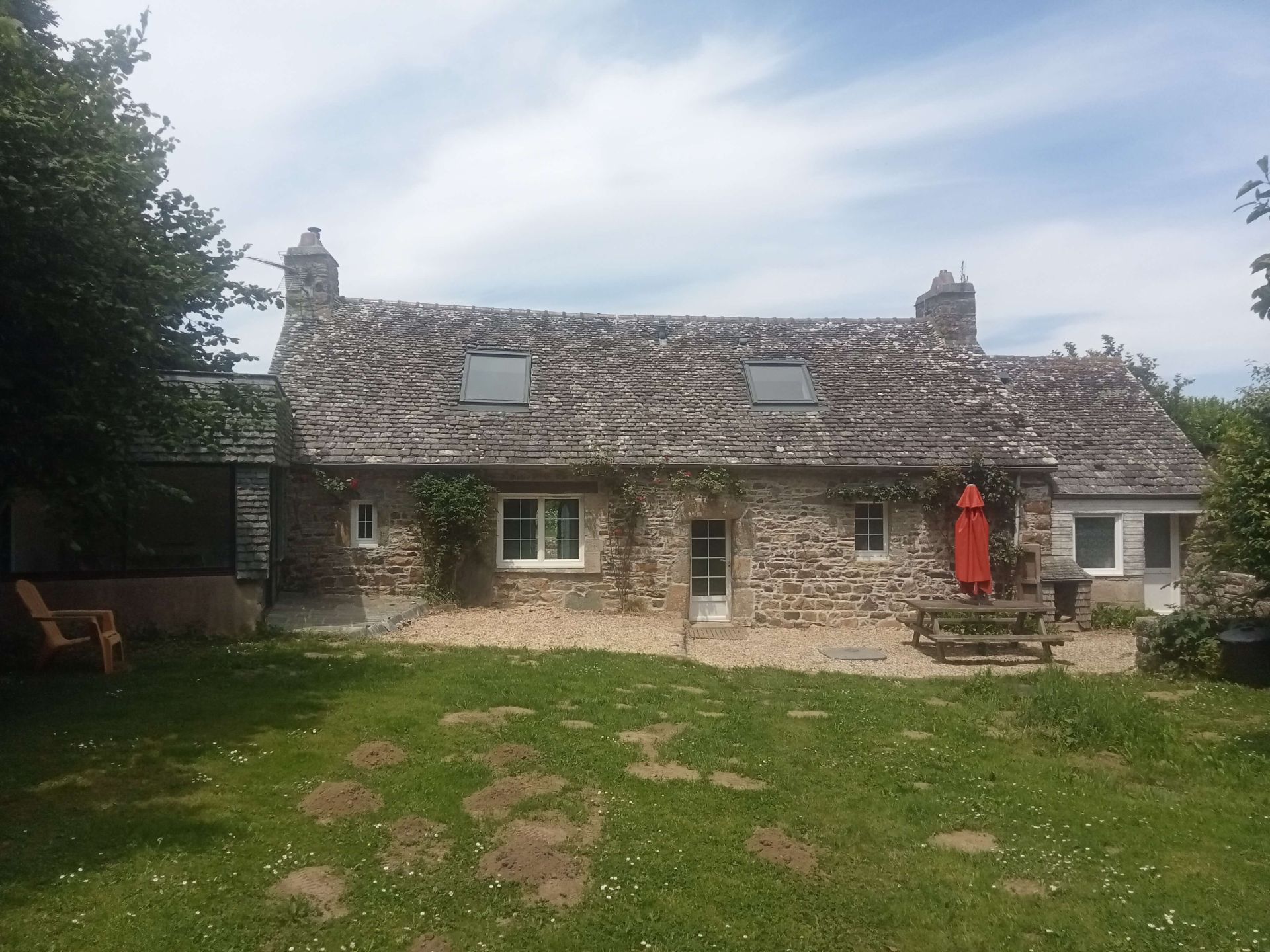 maison en pierres proche de la mer