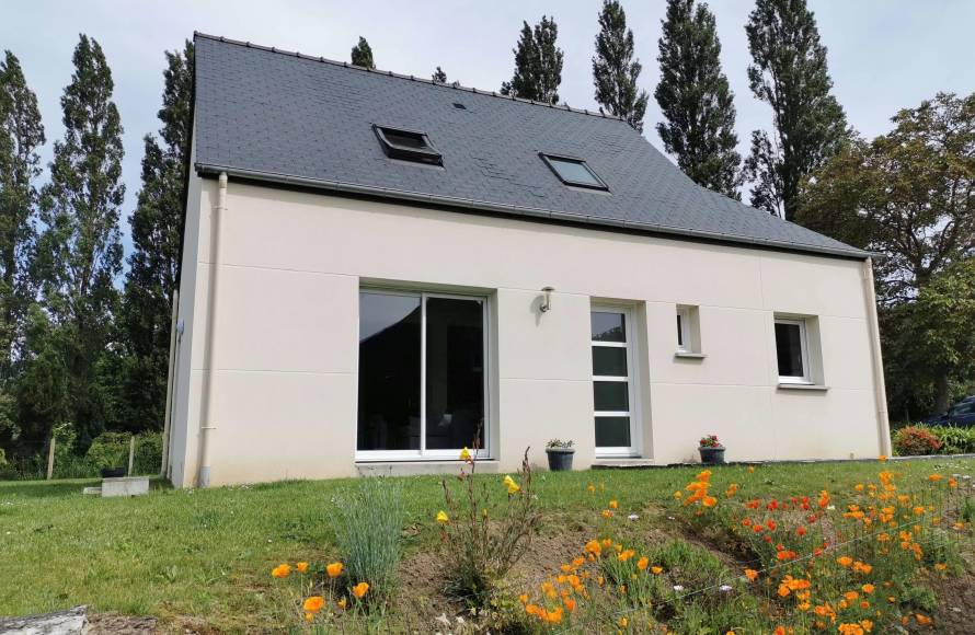 Maison contemporaine à Lanvallay