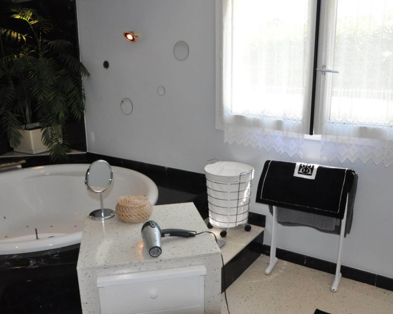 RDC Salle de bains , chambre parentale.
