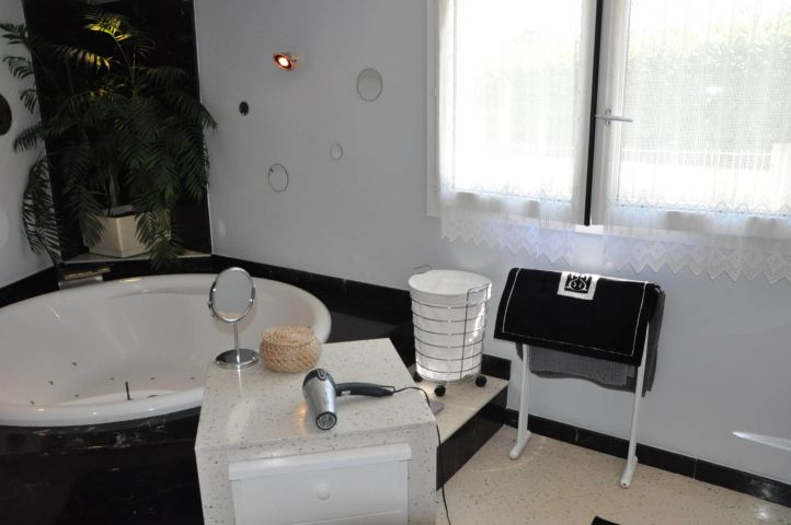 RDC Salle de bains , chambre parentale.