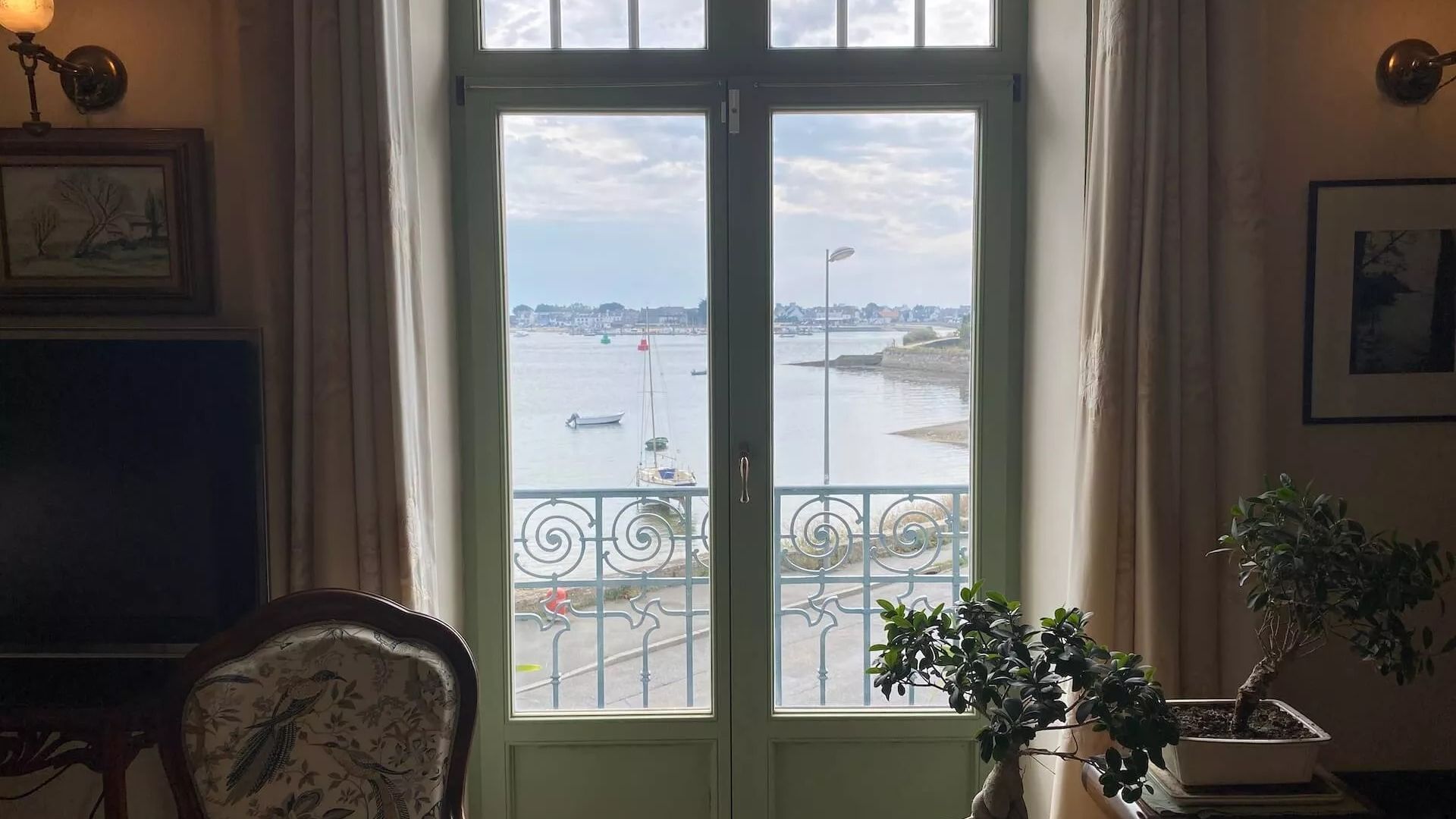 Superbe maison de maître vue mer Port Louis sous offre