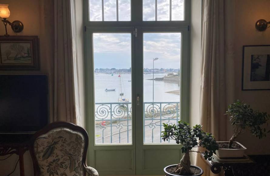 Superbe maison de maître vue mer Port Louis sous offre