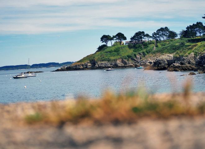 Les terrains sur le littoral breton, une denrée rare