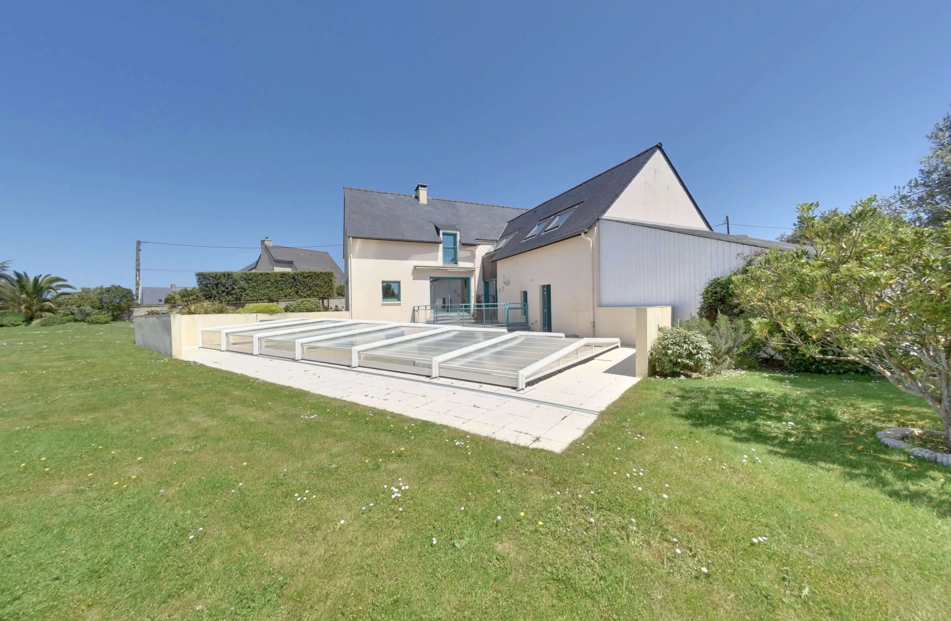 Maison avec piscine et large vue mer à Cancale