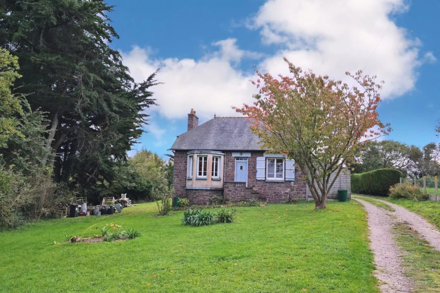 CHARMANTE MAISON EN PIERRES A PLEVENON