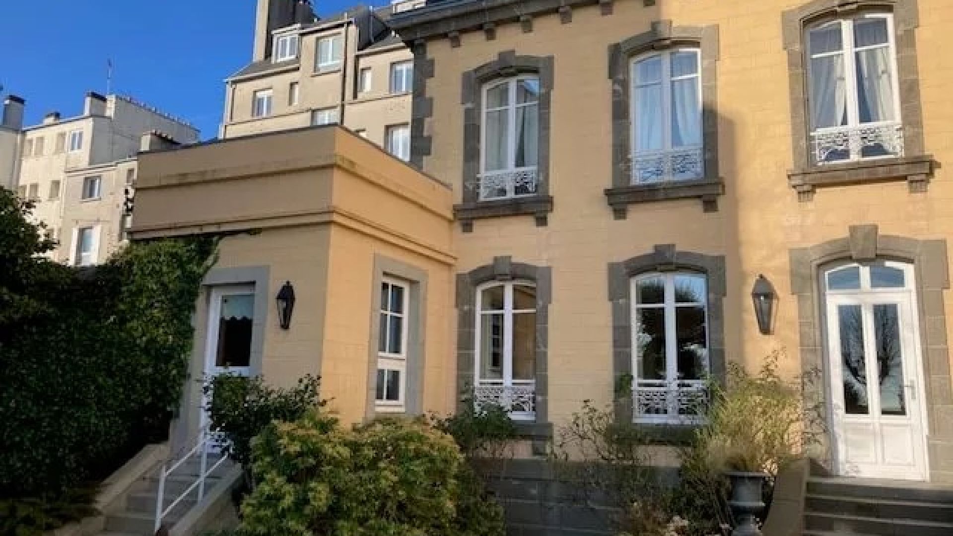 TRES BELLE MAISON AVEC PISCINE CENTRE BREST