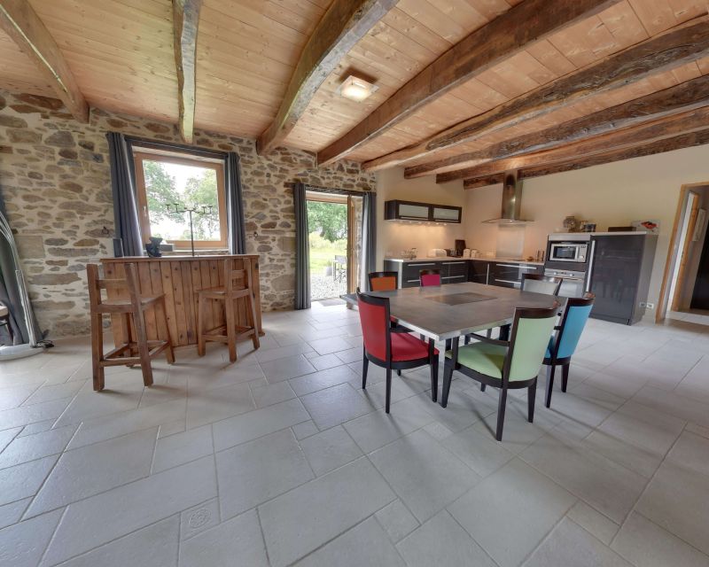 Salle à manger maison principale