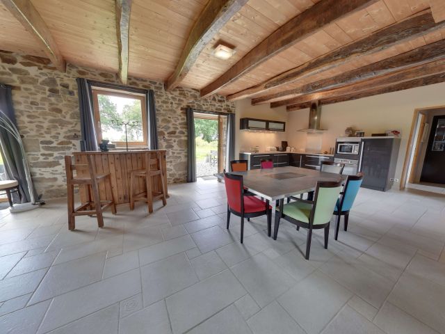 Salle à manger maison principale