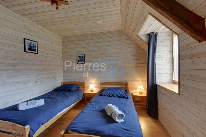 Chambre étage maison annexe