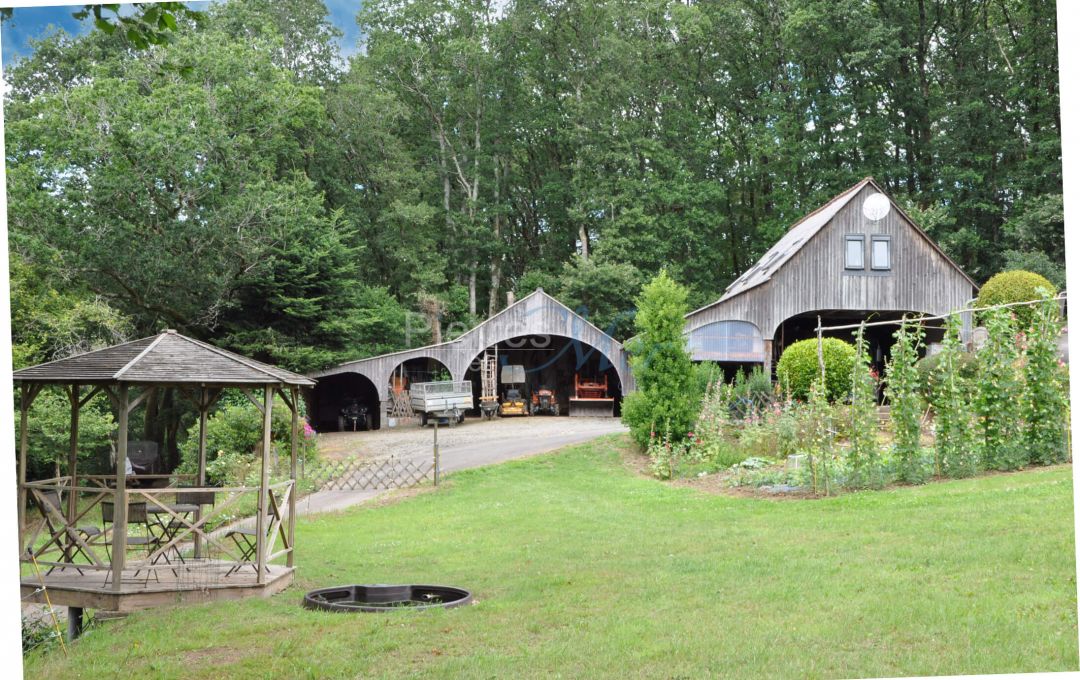 HANGARS ET DEPENDANCES