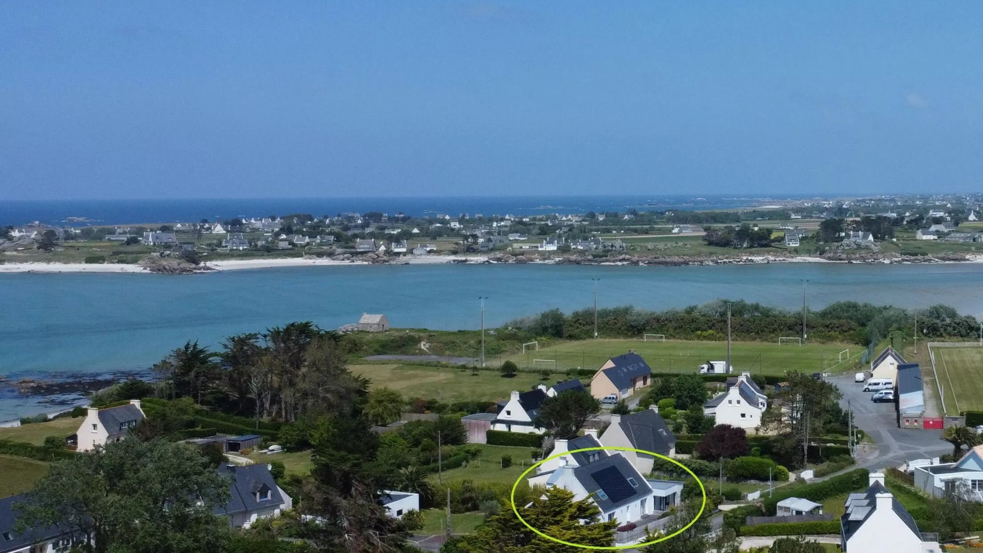 maison contemporaine - accès à la mer - piscine COUVERTE -Guisseny