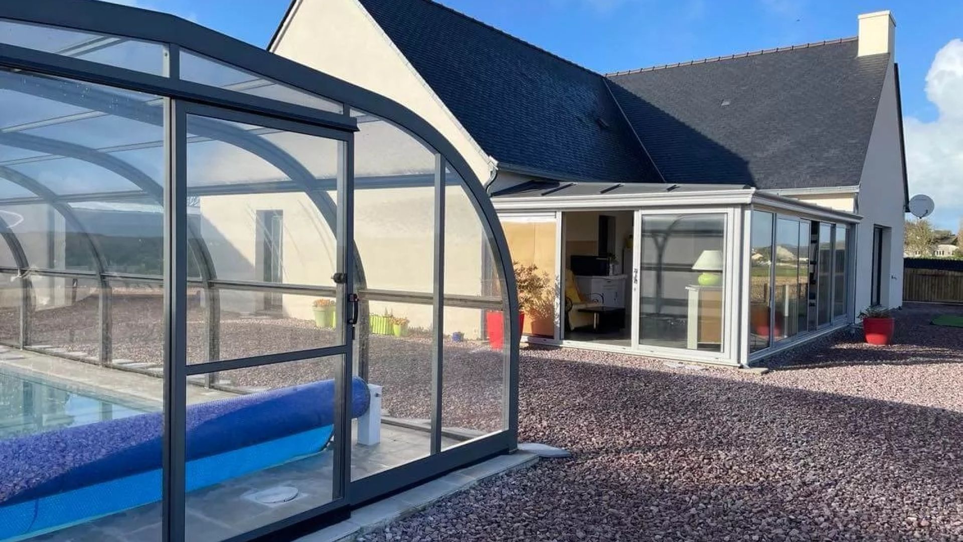 Maison contemporaine à proximité de la mer, à Pleboulle
