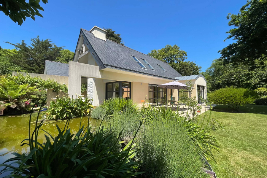 Magnifique villa contemporaine avec dépendances à Loctudy