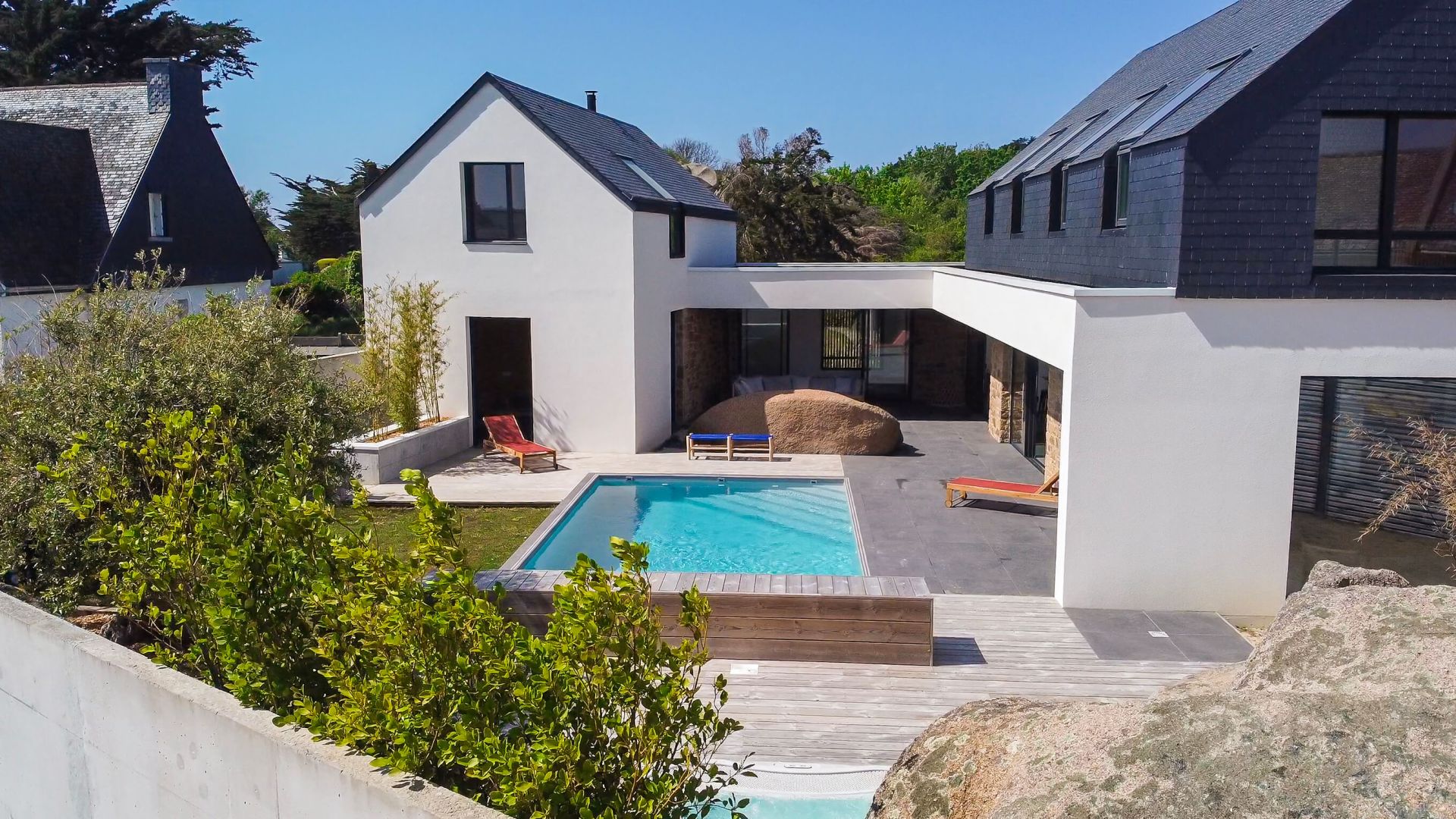 Villa avec piscine et plage à pied à Ploumanac'h
