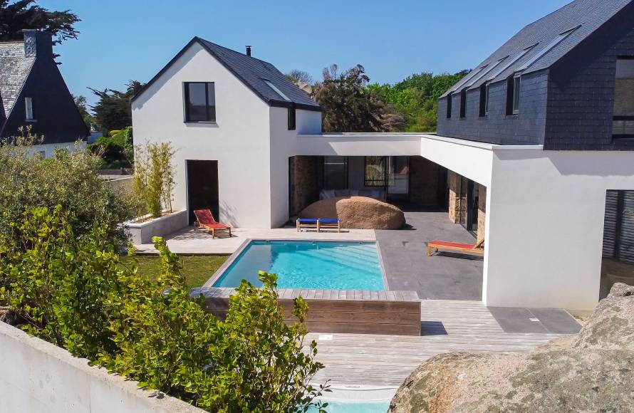 Villa avec piscine et plage à pied à Ploumanac'h