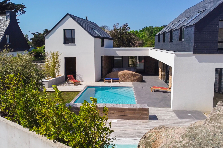 Villa avec piscine et plage à pied à Ploumanac'h