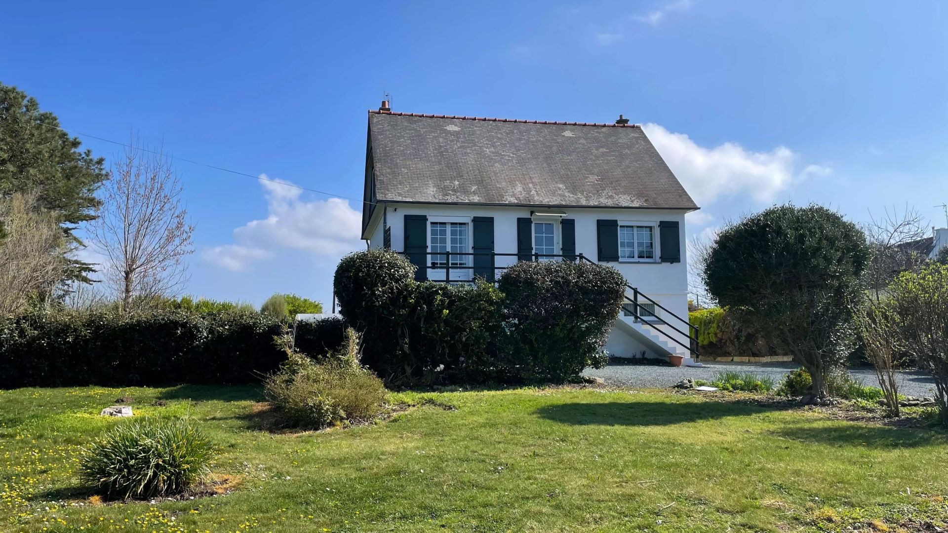 Kerity, charmante petite maison avec vue mer