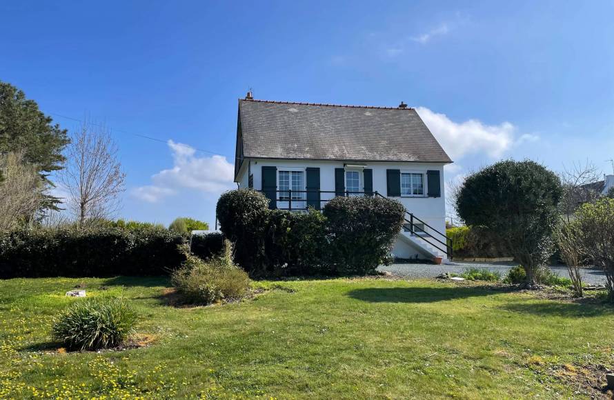 Kerity, charmante petite maison avec  vue mer
