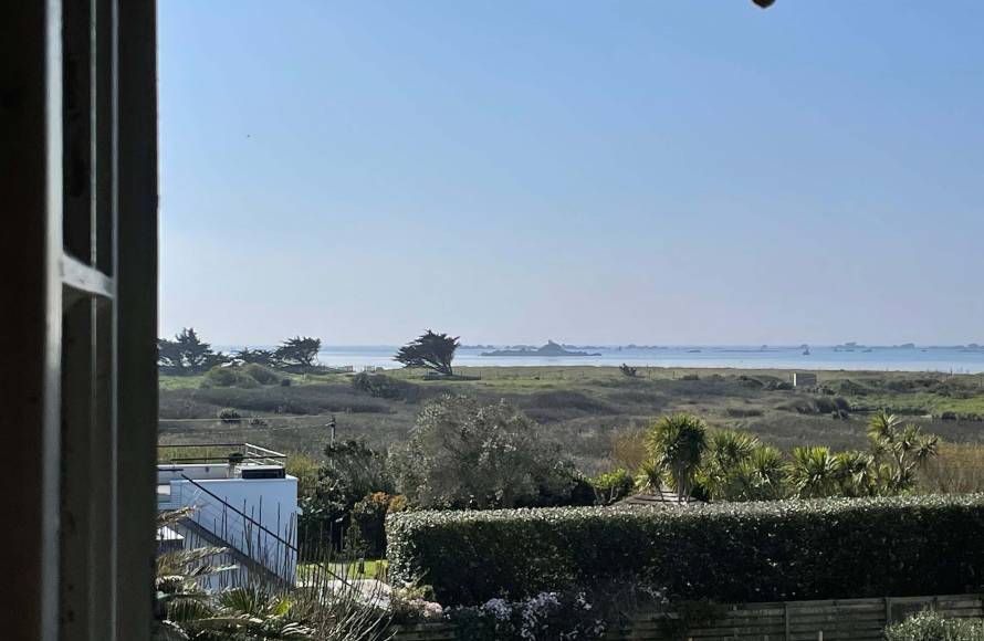 Kerity, charmante petite maison avec  vue mer