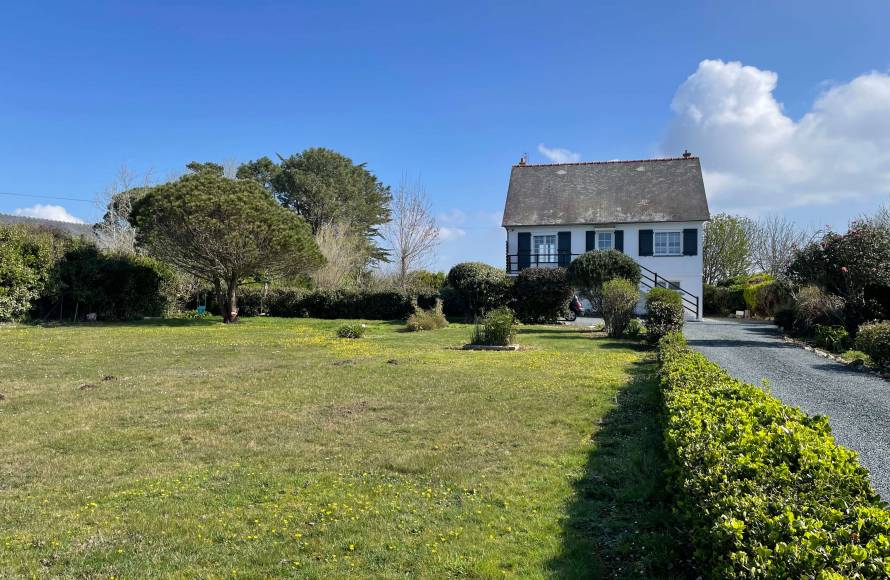 Kerity, charmante petite maison avec  vue mer