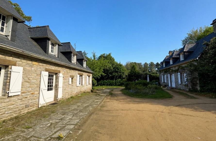 Ferme restaurée avec Gite à Plomelin