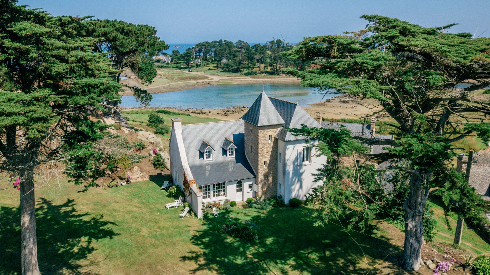 Maison de caractère les pieds dans l'eau