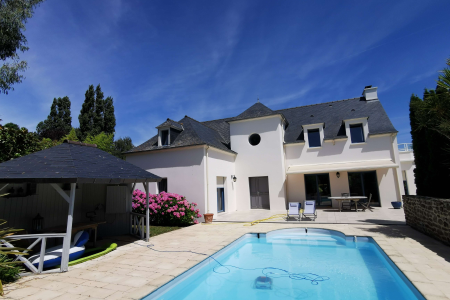 Maison contemporaine avec piscine et grand jardin à Saint-Malo