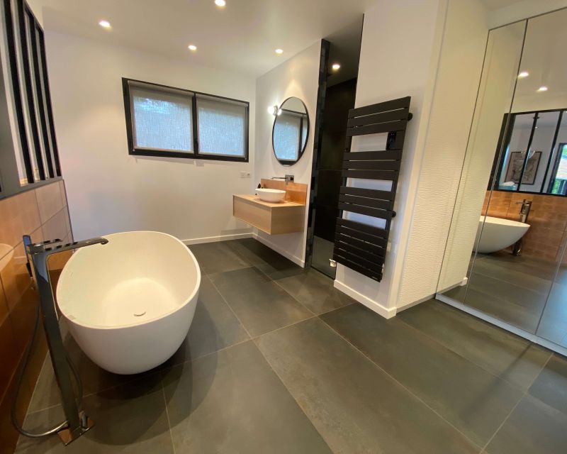Salle de bains RDC chambre parentale