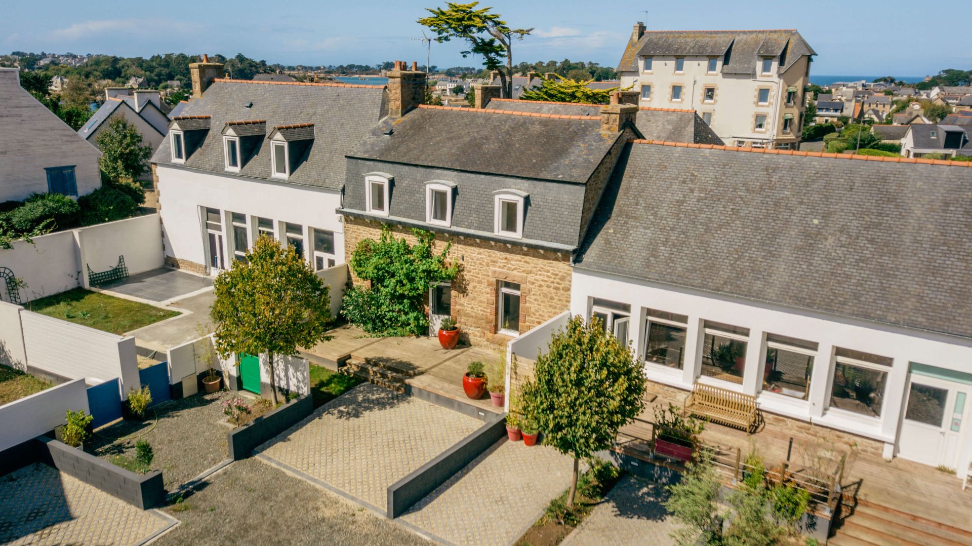 Ensemble Immobilier avec la plage à pieds