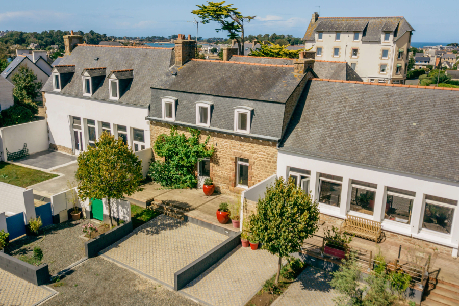 Ensemble Immobilier avec la plage à pied