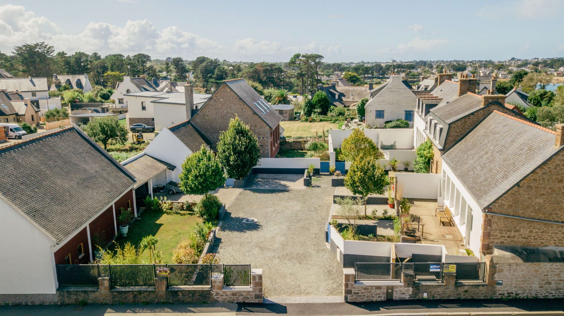 Ensemble Immobilier avec la plage à pieds