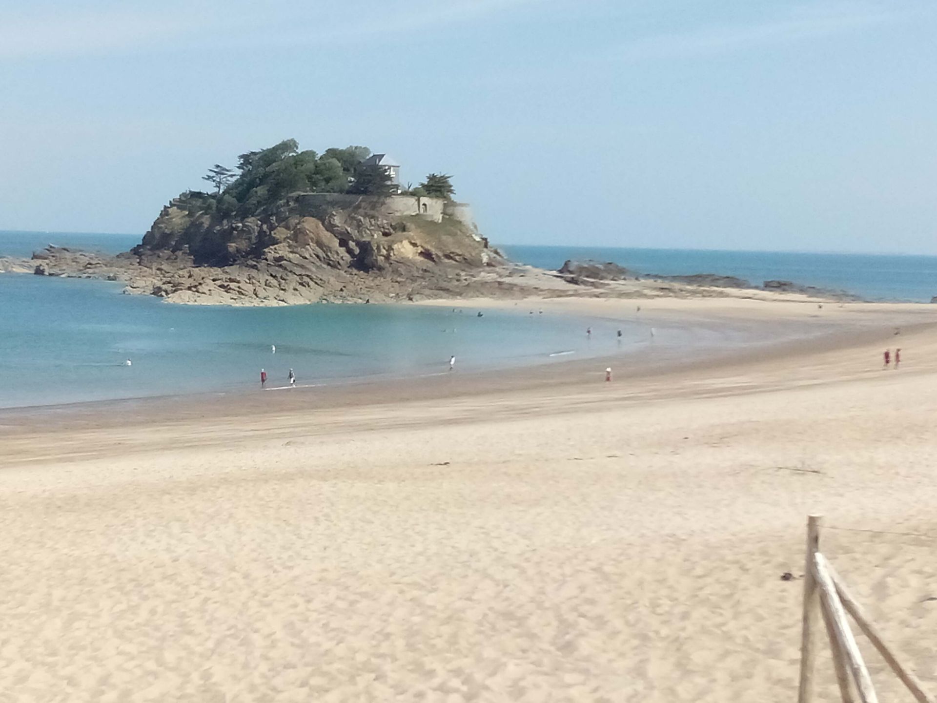 Terrain constructible à vendre à Saint-Coulomb, proche de la mer