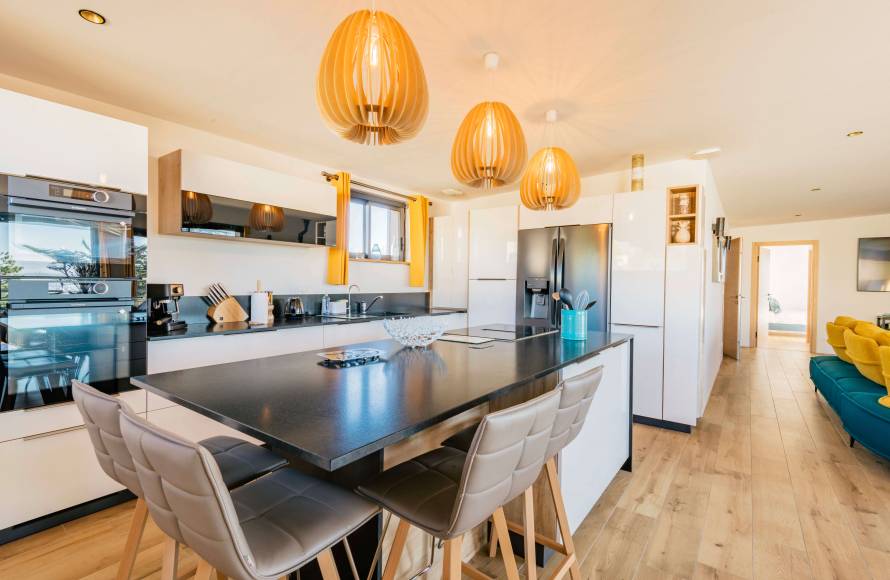 Villa d'architecte avec piscine intérieure et plage à pieds