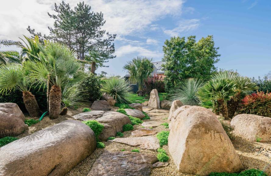 Maison contemporaine avec jardin en bord de mer