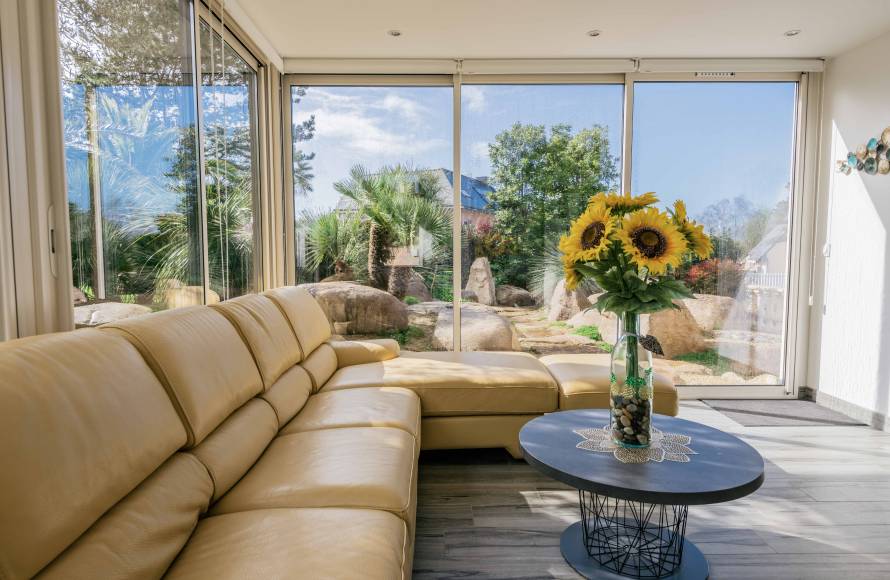 Maison contemporaine avec jardin en bord de mer