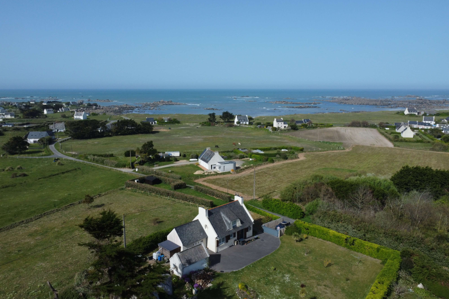 Maison à 300 mètres de la plage, petite vue mer à Kerlouan