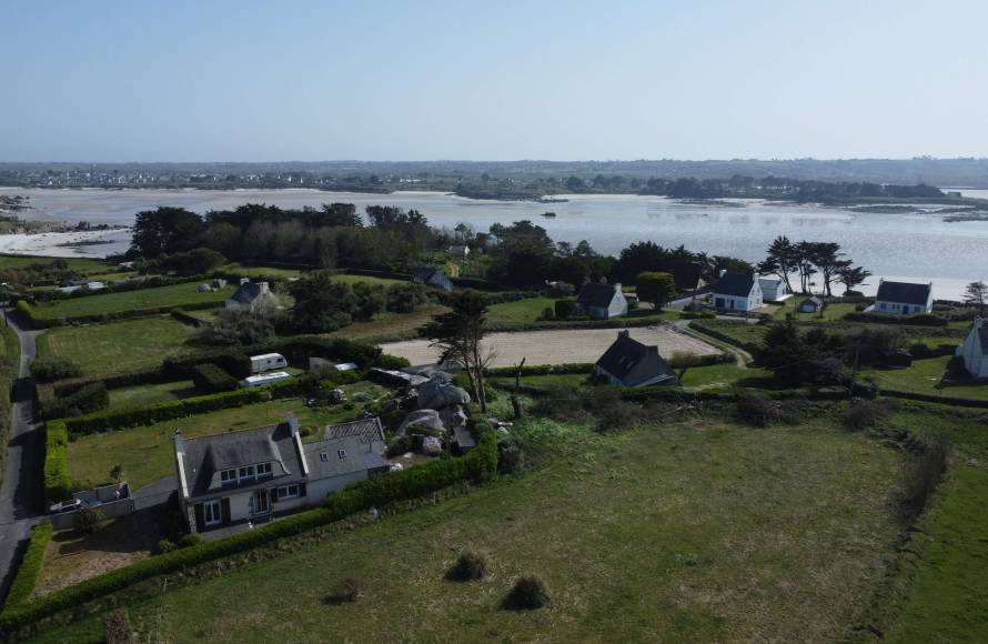 Maison à 300 mètres de la plage, petite vue mer à Kerlouan