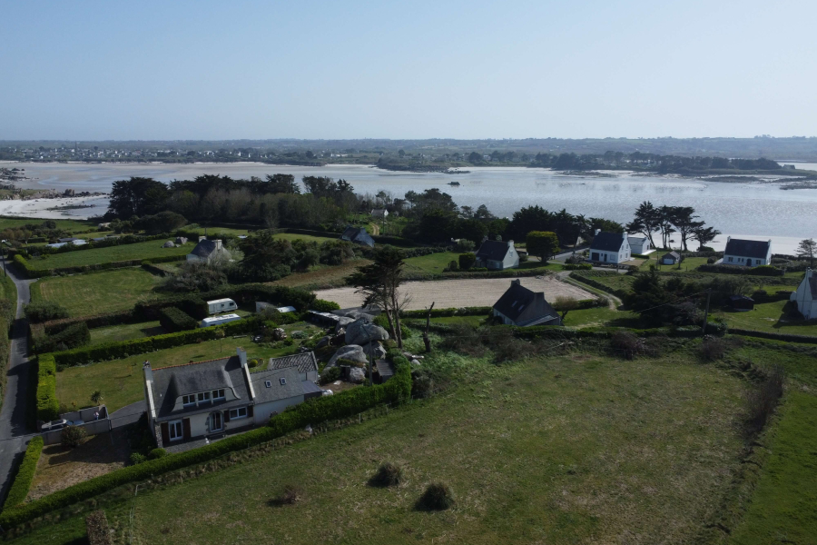 Maison à 300 mètres de la plage, petite vue mer à Kerlouan