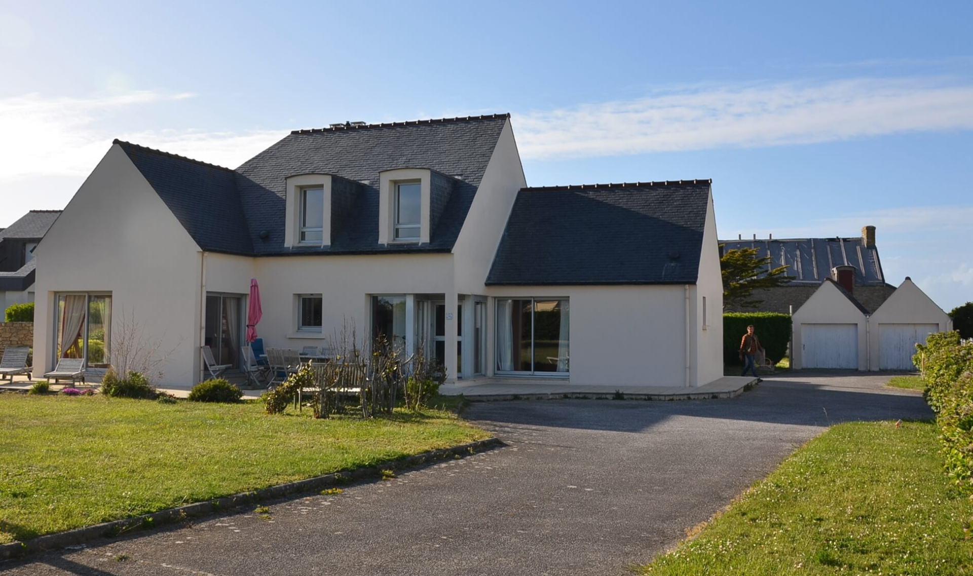 Maison familiale avec dépendance et grand terrain, face aux spots de surf de Pors Carn
