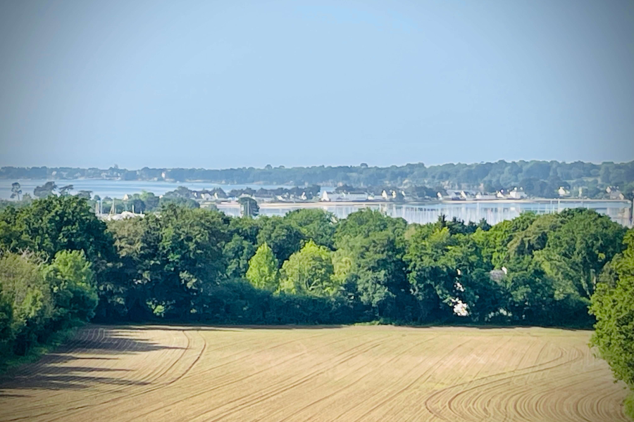 LA FORET-FOUESNANT : Maison lumineuse avec vue mer partielle