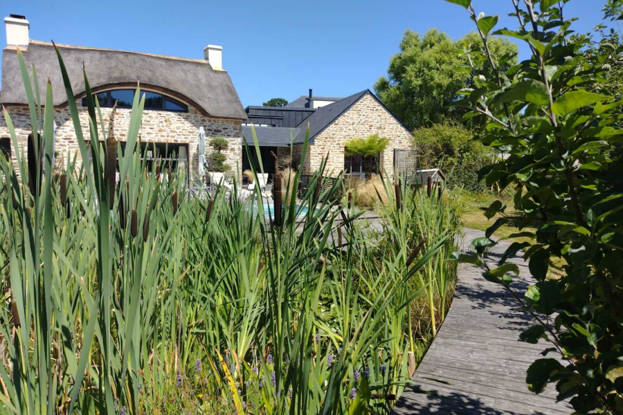 Baden, propriété de caractère en pierre sous chaume