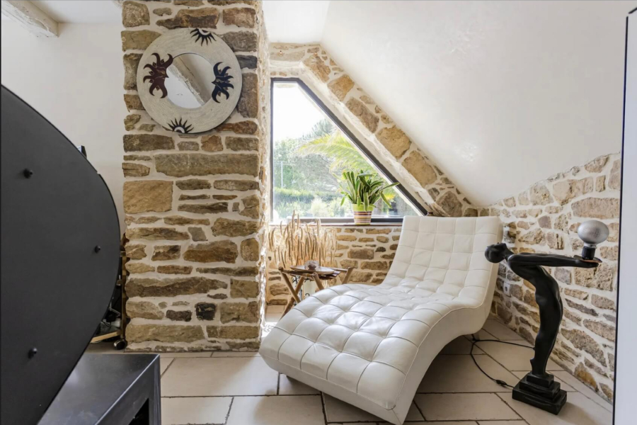 Baden, propriété de caractère en pierre sous chaume