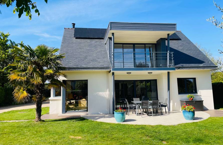 Maison d'architecte à 800 m de la plage- emplacement recherché à la Forêt-Fouesnant