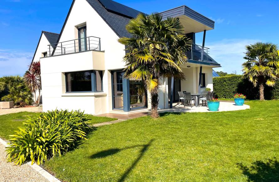 Maison d'architecte à 800 m de la plage- emplacement recherché à la Forêt-Fouesnant