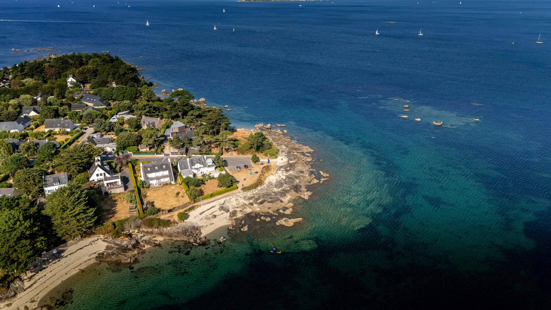 CONCARNEAU- LE CABELLOU, vue mer avec accès direct à la plage